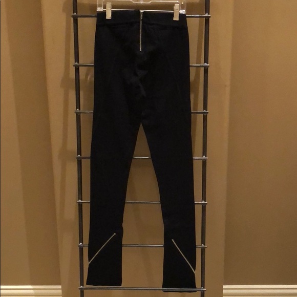 Urban Behavior Leggings - Picture 2 of 6